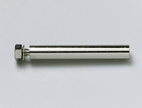 Das Bild zeigt einen metallischen Stift, der an einem Ende mit einer Sechskantschraube versehen ist. Der Stift hat eine glänzende Oberfläche und könnte in verschiedenen Experimenten oder technischen Anwendungen verwendet werden.