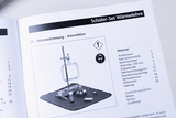 Das Bild zeigt eine Abbildung eines Schüler-Sets zur Untersuchung von Wärmeströmungen (Konvektion) im Rahmen von Experimenten. Das Set umfasst verschiedene Materialien wie Rohre und Zubehör, die für experimentelle Zwecke im Unterricht verwendet werden können.