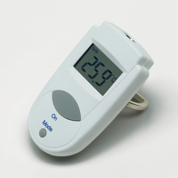 Das Bild zeigt ein digitales Thermometer mit einer Anzeige von 25,9 °C. Es verfügt über Tasten zum Ein- und Ausschalten sowie zur Moduswahl und ist für den Einsatz in experimentellen Anwendungen im Bildungswesen vorgesehen.