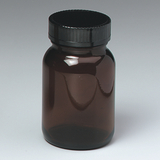 Das Bild zeigt ein braunes Glasgefäß mit einem schwarzen Schraubverschluss. Das Gefäß eignet sich für die Aufbewahrung von Chemikalien oder anderen Materialien im Bildungsbereich.