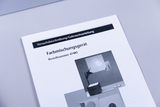 Das Bild zeigt die Gebrauchsanleitung für ein Farbmischungsgerät, das im deutschen Bildungswesen verwendet wird. Darin sind die Bestellnummer und eine schematische Darstellung des Gerätes abgebildet.